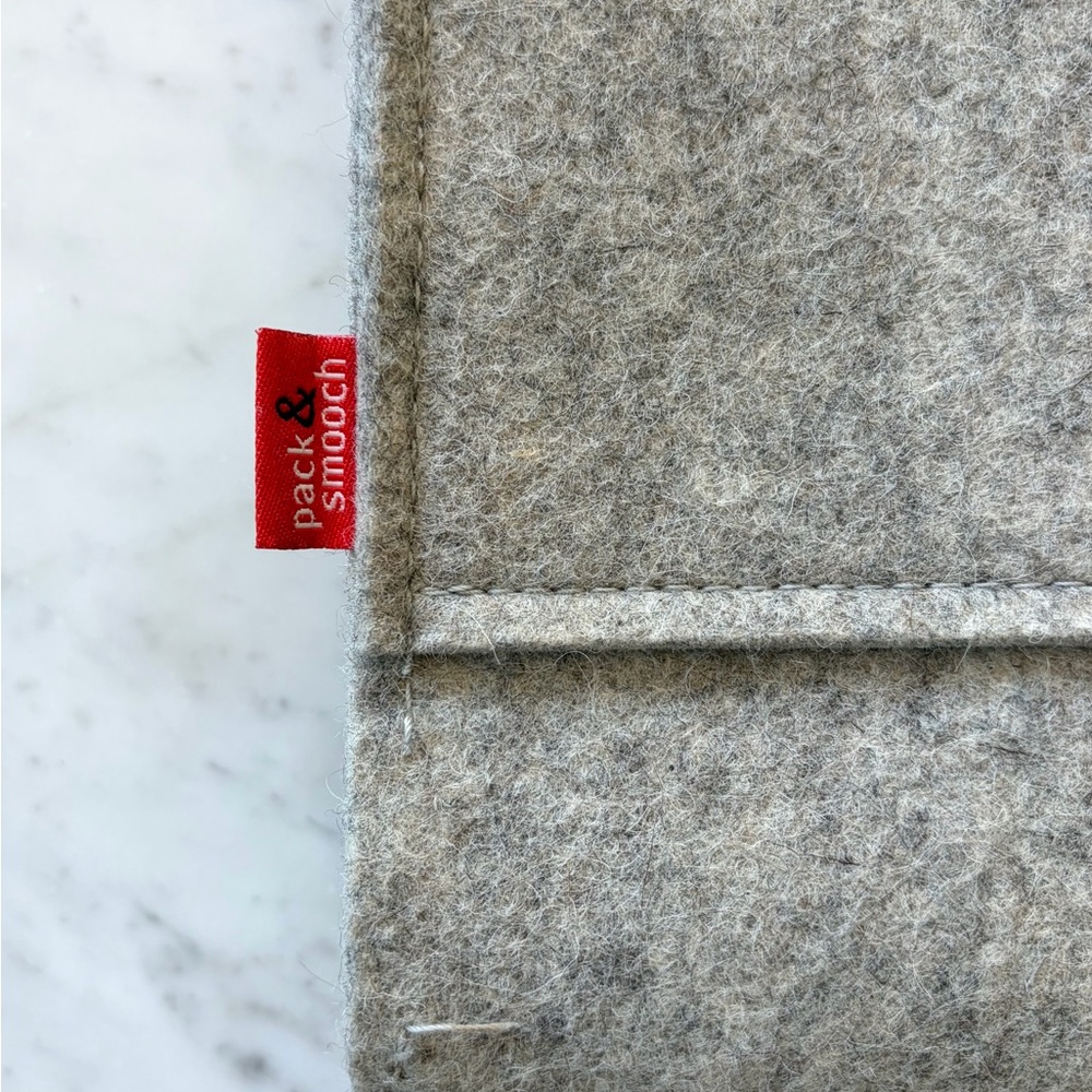 Pack &Smooch Felted Wool and Leather Laptop Sleeve, grey, int. pockets,snap, EUC - Picture 6 of 10